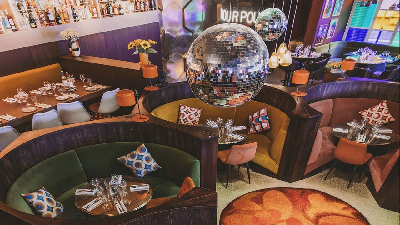 Le restaurant Podium, récemment ouvert, associe décor vintage, menu revisitant les classiques de la cuisine française et soirées sur des airs disco.